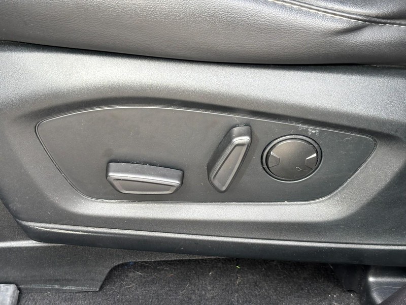 Ford Explorer Vehicle Full-screen Gallery Image 18