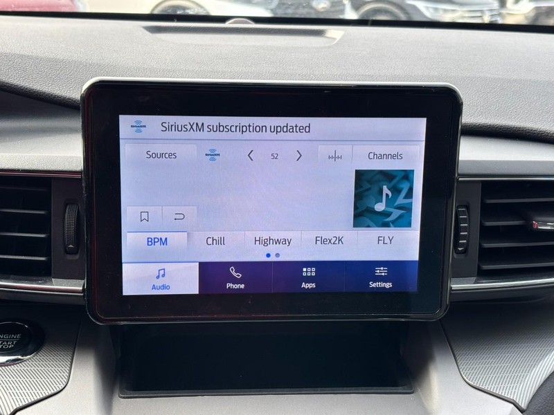 Ford Explorer Vehicle Full-screen Gallery Image 25