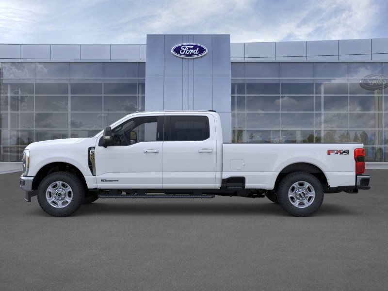 Ford Super Duty F-350 SRW Vehicle Full-screen Gallery Image 04