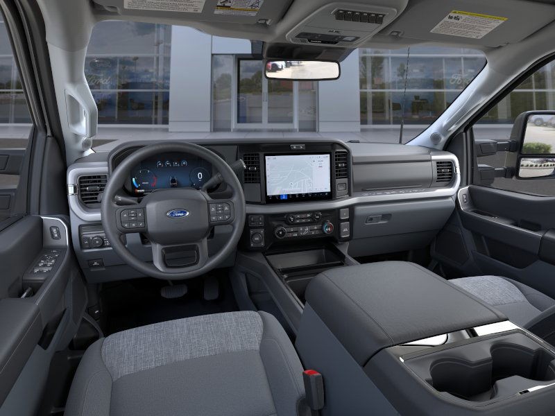 Ford Super Duty F-350 SRW Vehicle Full-screen Gallery Image 11