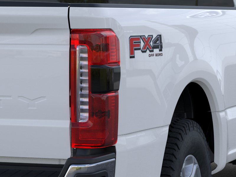 Ford Super Duty F-350 SRW Vehicle Full-screen Gallery Image 23