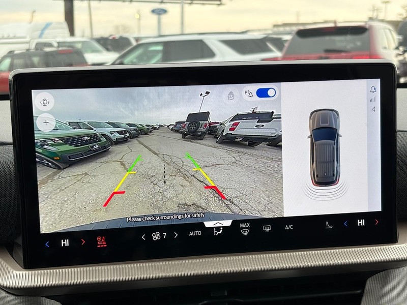 Ford Explorer Vehicle Image 26