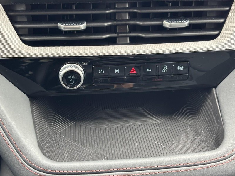 Ford Explorer Vehicle Image 27