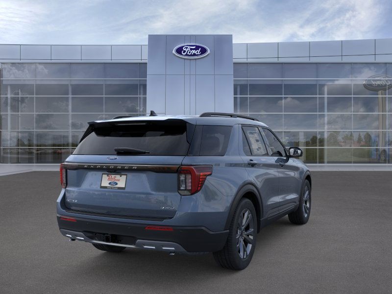 Ford Explorer Vehicle Full-screen Gallery Image 10