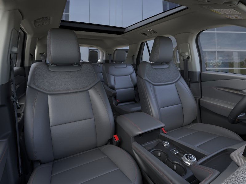 Ford Explorer Vehicle Full-screen Gallery Image 12