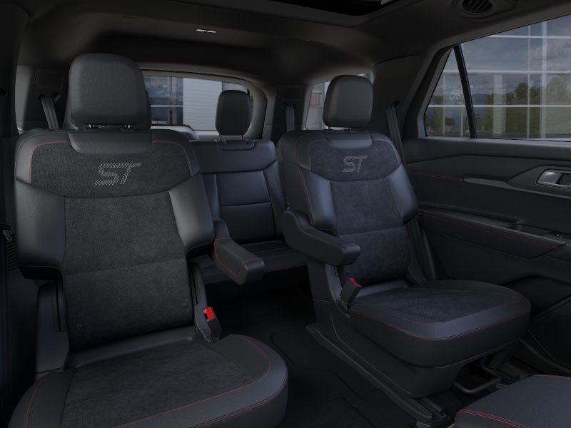 Ford Explorer Vehicle Full-screen Gallery Image 13