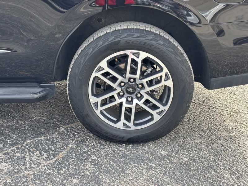 Ford Expedition Vehicle Full-screen Gallery Image 11