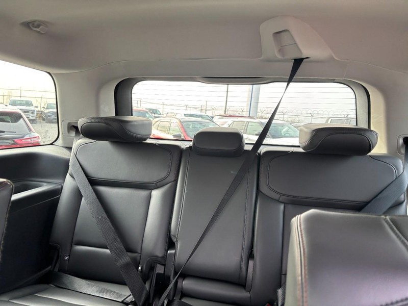 Ford Expedition Vehicle Full-screen Gallery Image 12