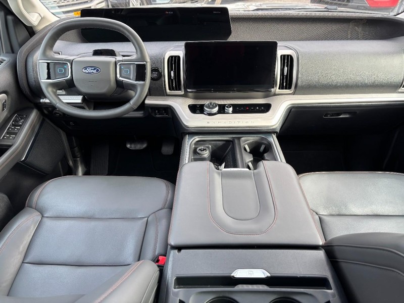 Ford Expedition Vehicle Full-screen Gallery Image 14