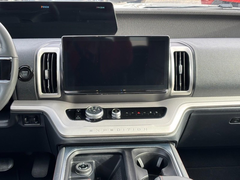 Ford Expedition Vehicle Full-screen Gallery Image 16