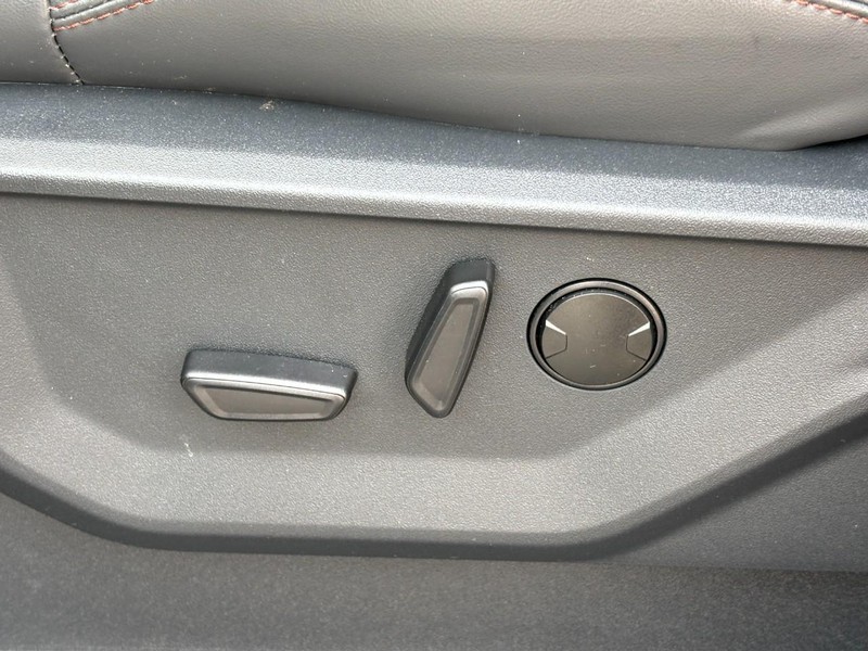 Ford Expedition Vehicle Full-screen Gallery Image 18