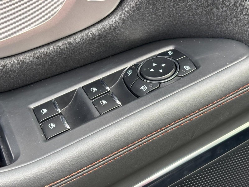 Ford Expedition Vehicle Full-screen Gallery Image 19