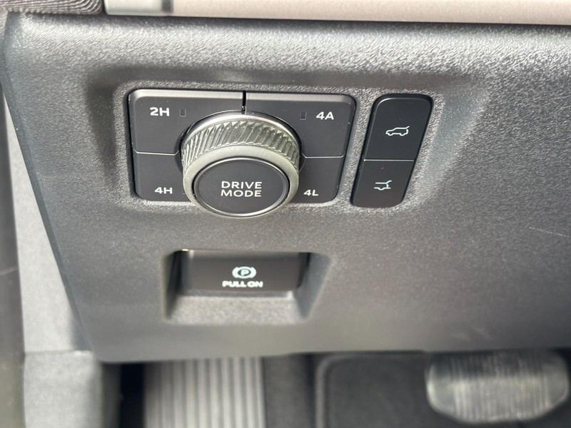 Ford Expedition Vehicle Full-screen Gallery Image 20