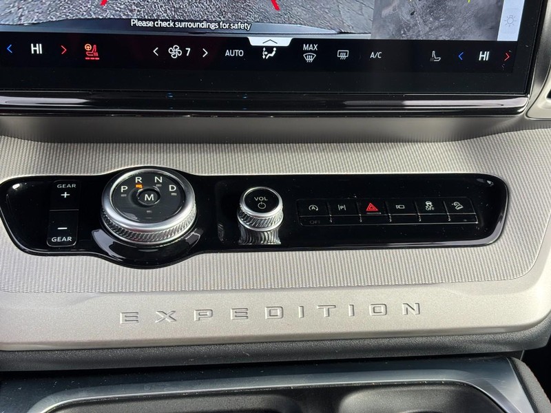 Ford Expedition Vehicle Full-screen Gallery Image 28