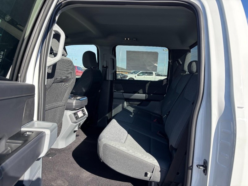 Ford F-150 Vehicle Full-screen Gallery Image 12