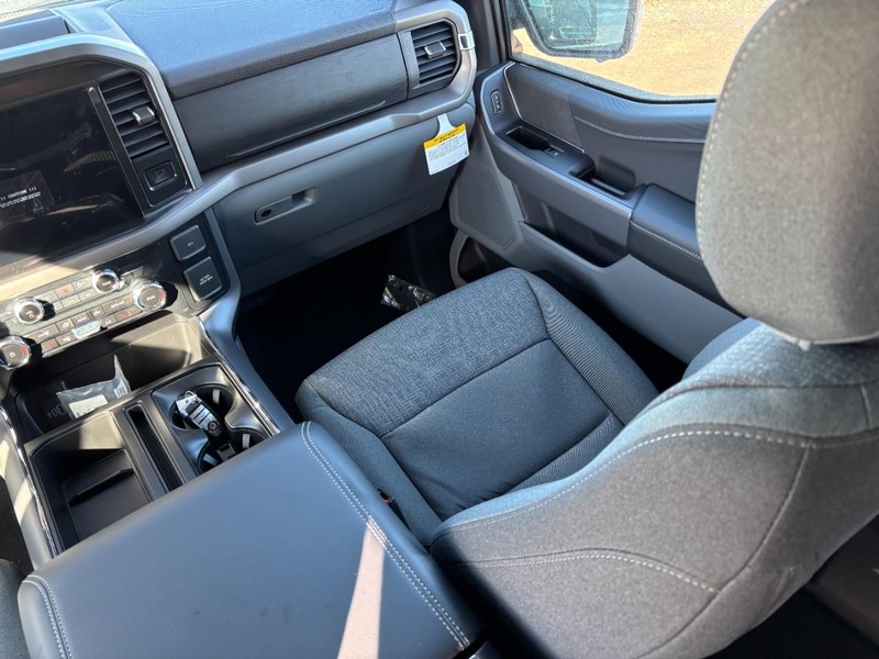 Ford F-150 Vehicle Full-screen Gallery Image 15