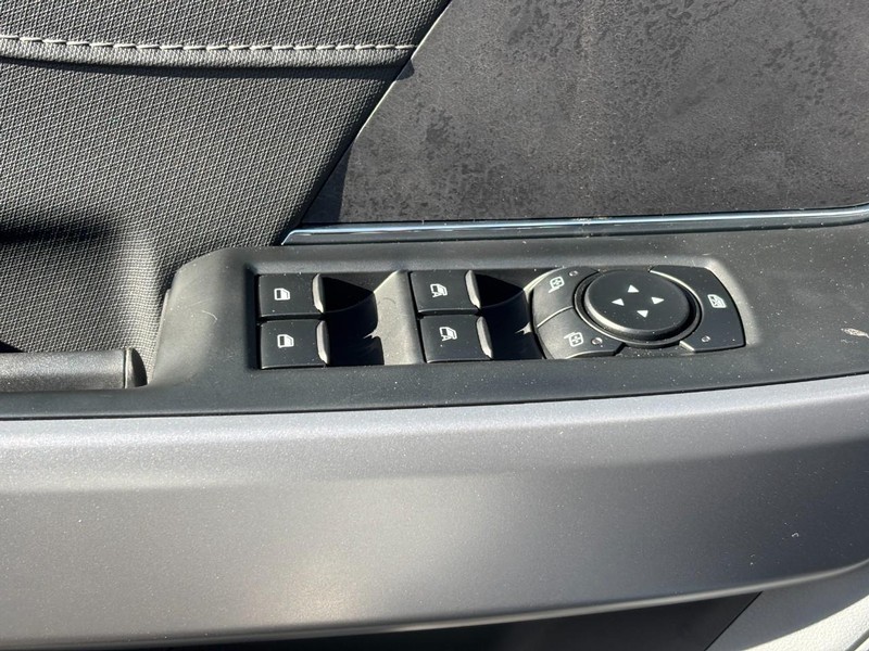 Ford F-150 Vehicle Full-screen Gallery Image 17