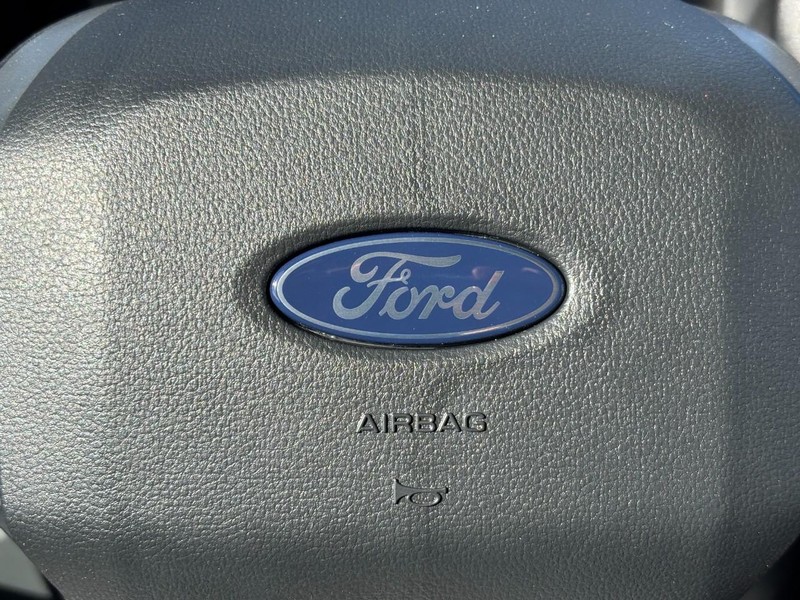 Ford F-150 Vehicle Full-screen Gallery Image 20