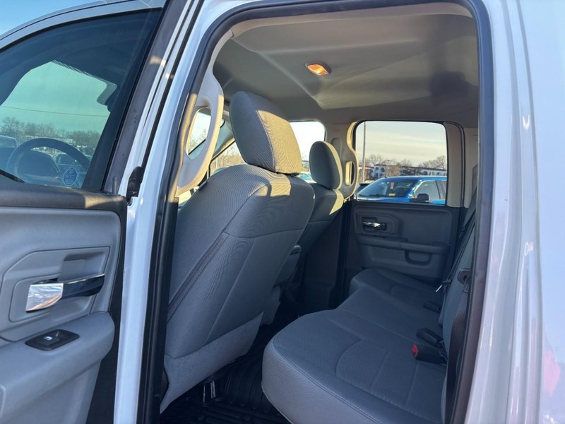 Ram 1500 Vehicle Full-screen Gallery Image 12