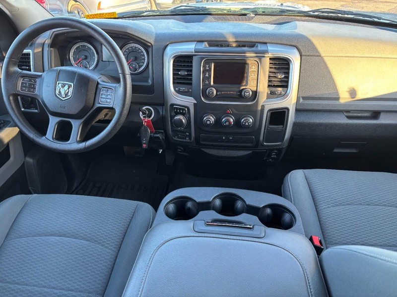 Ram 1500 Vehicle Full-screen Gallery Image 14