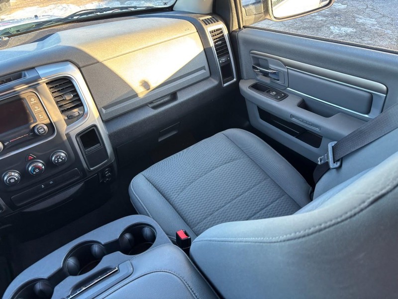 Ram 1500 Vehicle Full-screen Gallery Image 15