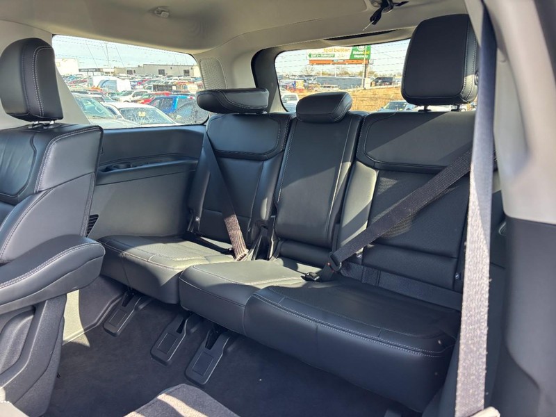 Ford Expedition Vehicle Full-screen Gallery Image 12