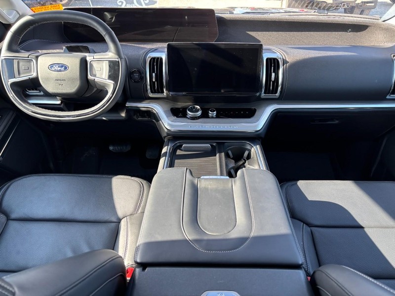 Ford Expedition Vehicle Full-screen Gallery Image 15