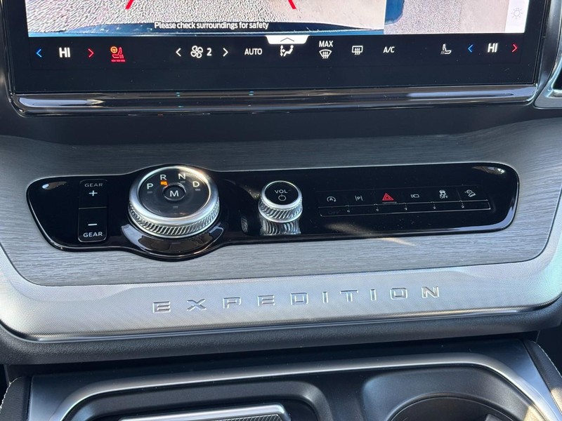 Ford Expedition Vehicle Full-screen Gallery Image 27