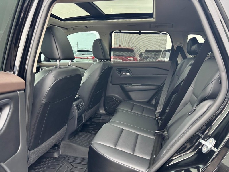 Nissan Rogue Vehicle Image 12