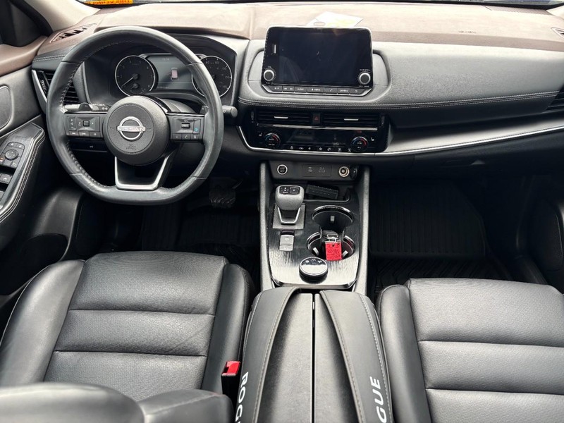 Nissan Rogue Vehicle Image 14