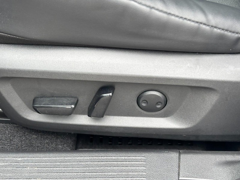 Nissan Rogue Vehicle Image 16