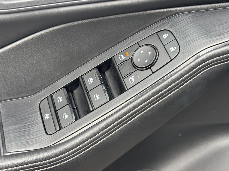 Nissan Rogue Vehicle Image 17