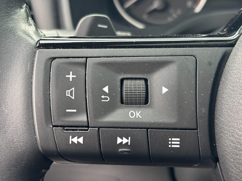 Nissan Rogue Vehicle Image 18