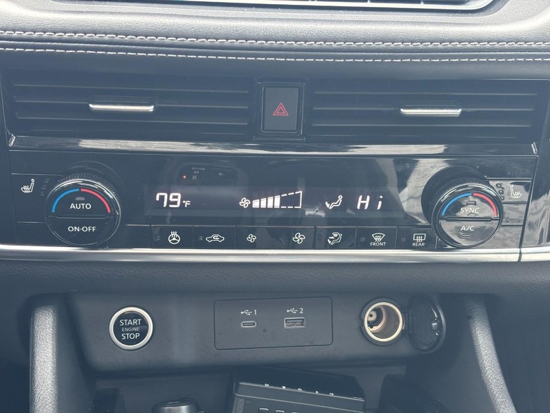 Nissan Rogue Vehicle Image 23