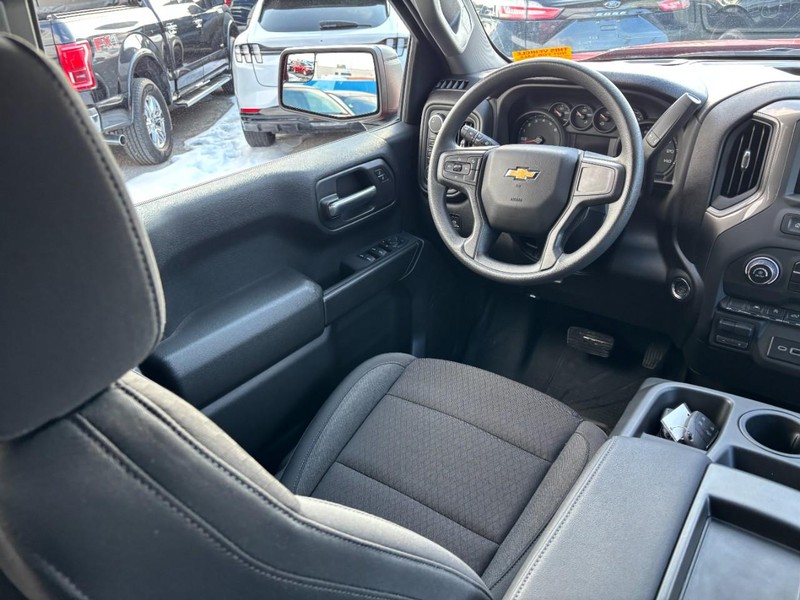 Chevrolet Silverado 1500 Vehicle Full-screen Gallery Image 11