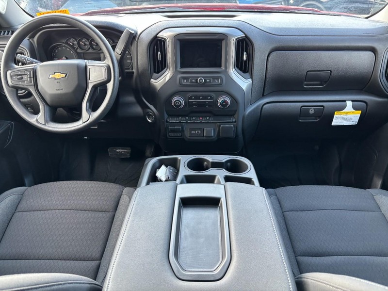 Chevrolet Silverado 1500 Vehicle Full-screen Gallery Image 12