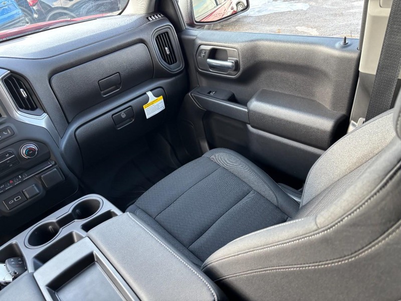 Chevrolet Silverado 1500 Vehicle Full-screen Gallery Image 13