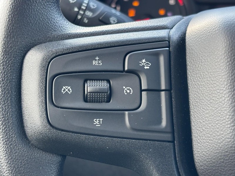 Chevrolet Silverado 1500 Vehicle Full-screen Gallery Image 17