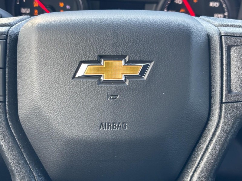 Chevrolet Silverado 1500 Vehicle Full-screen Gallery Image 18