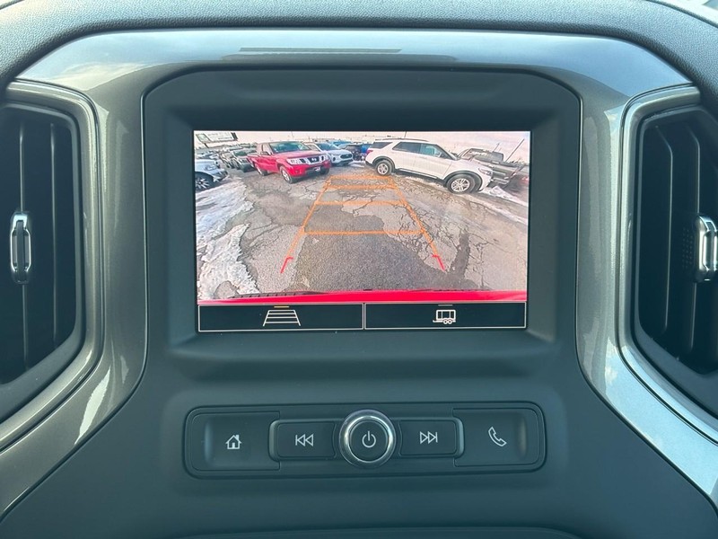 Chevrolet Silverado 1500 Vehicle Full-screen Gallery Image 21