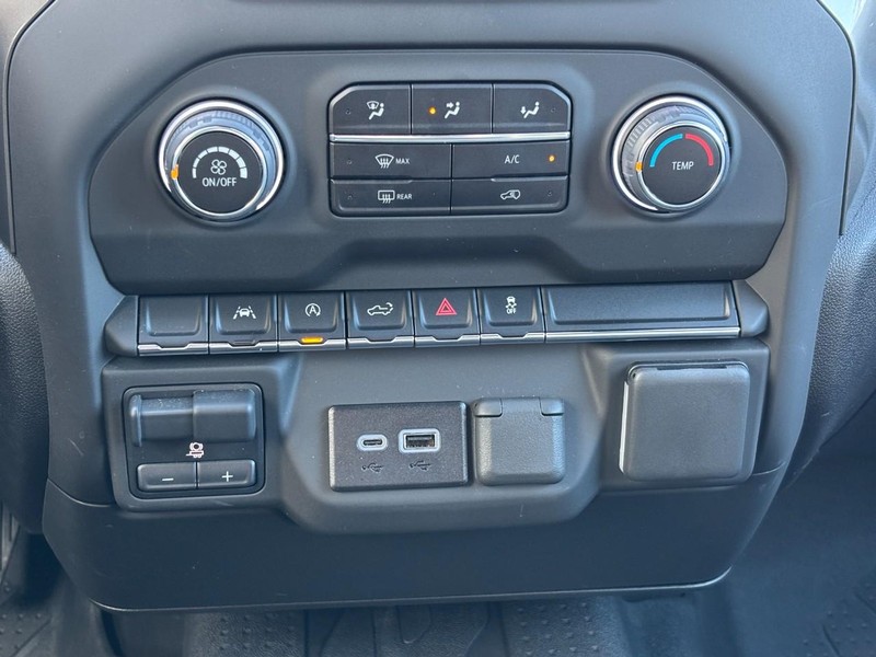 Chevrolet Silverado 1500 Vehicle Full-screen Gallery Image 22