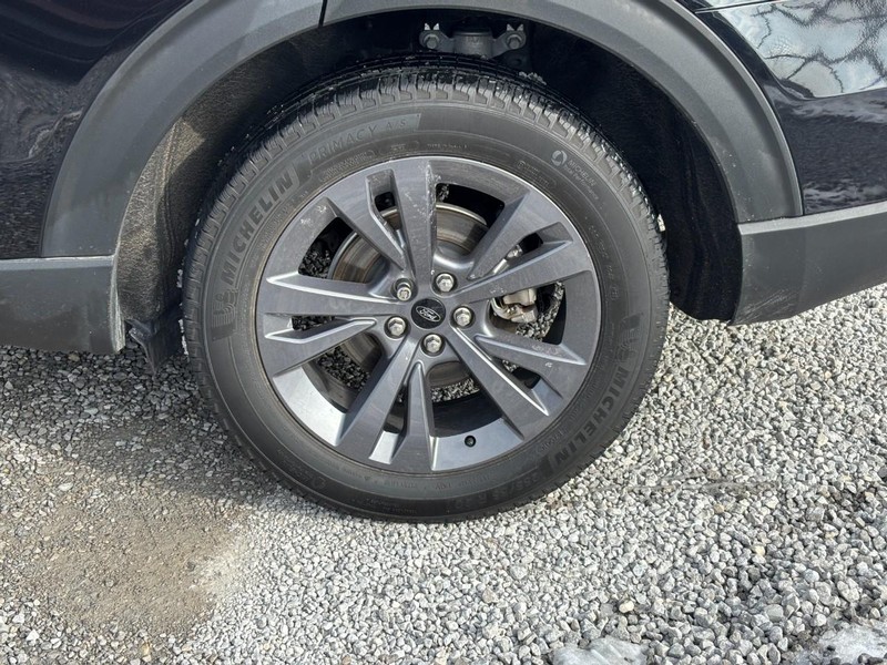 Ford Explorer Vehicle Full-screen Gallery Image 11