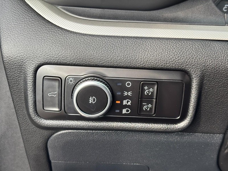 Ford Explorer Vehicle Full-screen Gallery Image 19