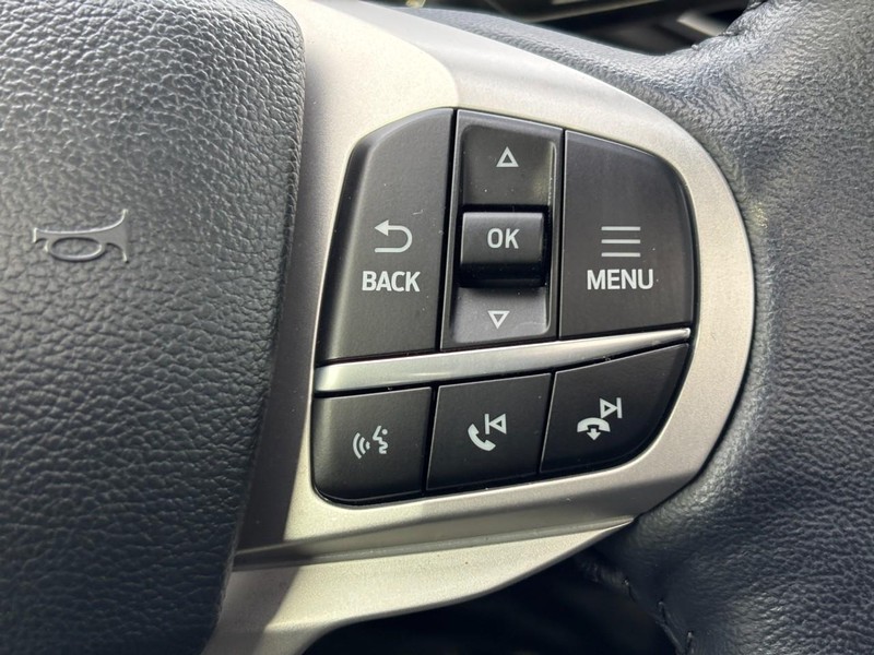 Ford Explorer Vehicle Full-screen Gallery Image 22