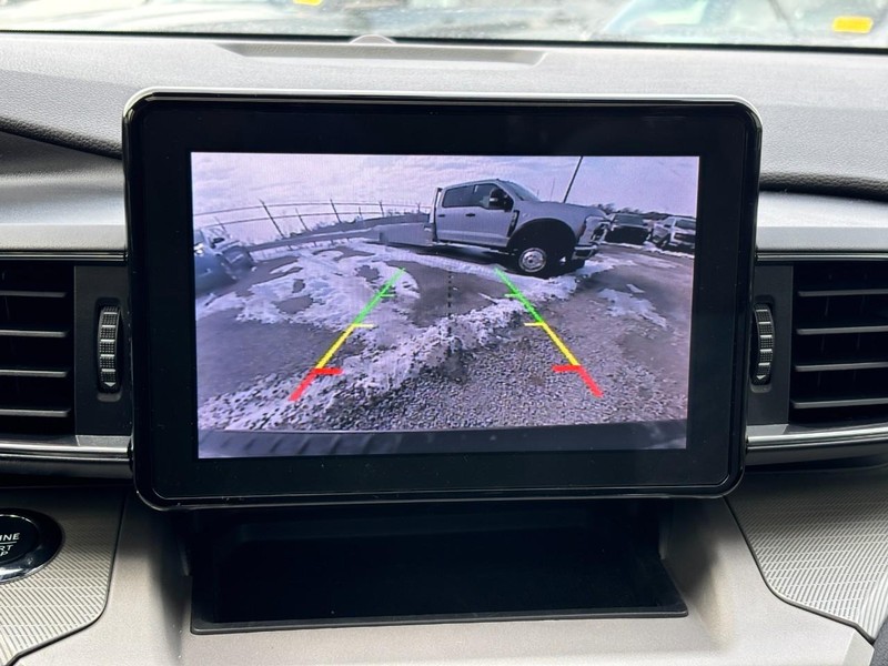 Ford Explorer Vehicle Full-screen Gallery Image 25