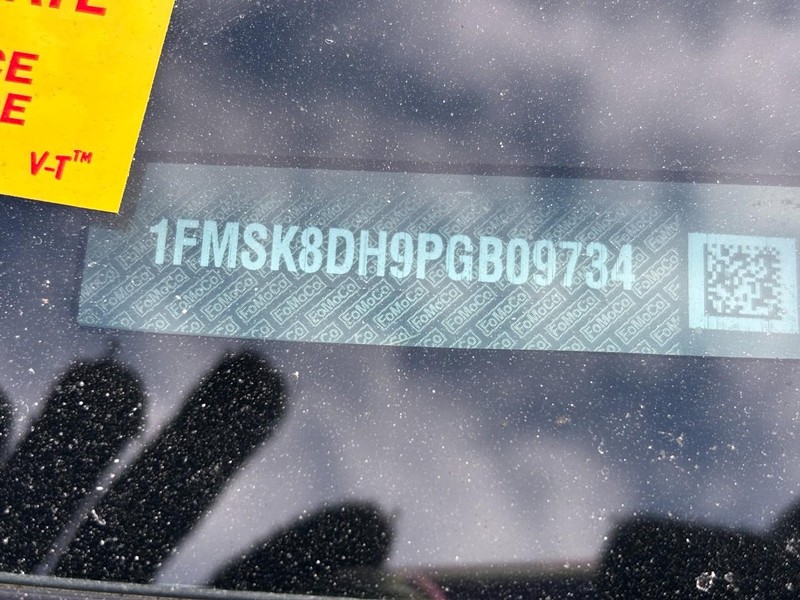 Ford Explorer Vehicle Full-screen Gallery Image 27