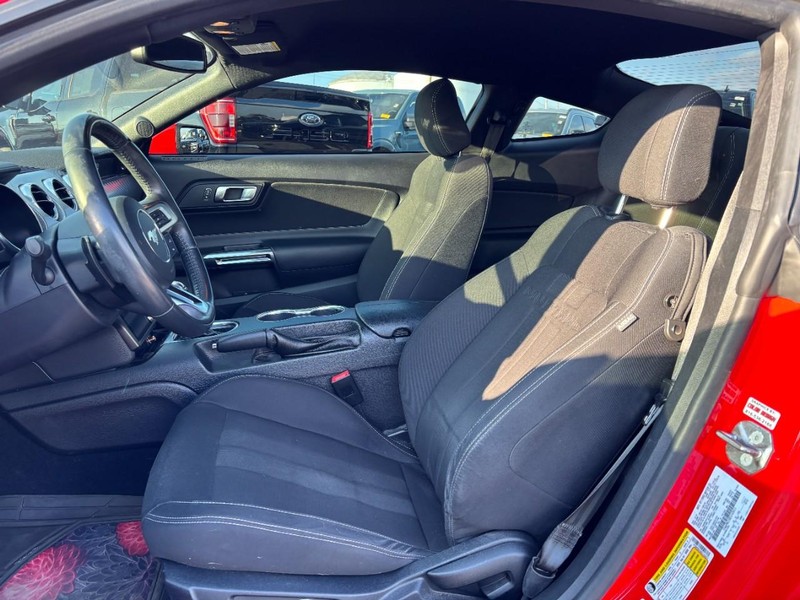 Ford Mustang Vehicle Full-screen Gallery Image 13