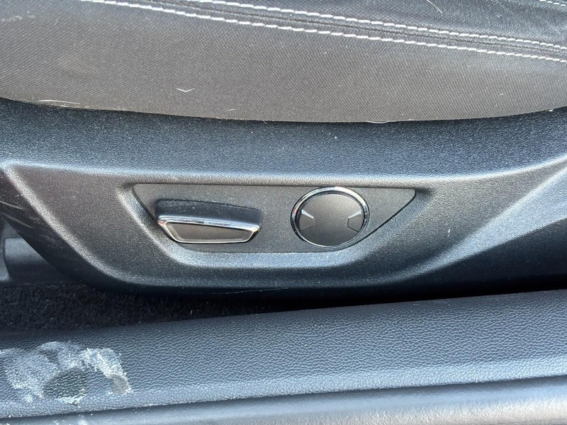 Ford Mustang Vehicle Full-screen Gallery Image 15