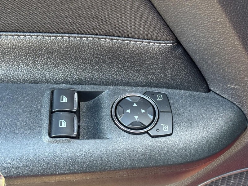 Ford Mustang Vehicle Full-screen Gallery Image 16