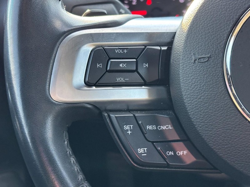 Ford Mustang Vehicle Full-screen Gallery Image 18